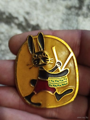 Зайка барабанщик