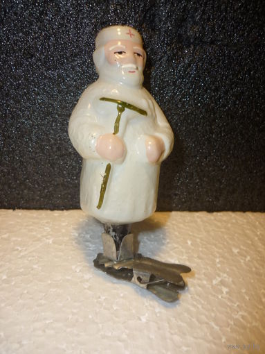 Ёлочная игрушка-прищепка ДОКТОР АЙБОЛИТ. СССР