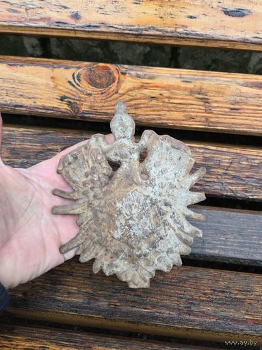 Старинный барельеф орла, чугун