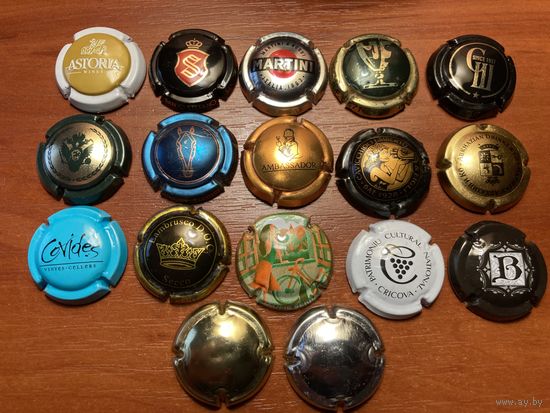 Небольшая коллекция плакеток.