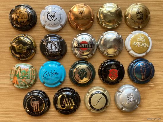 Небольшая коллекция плакеток.