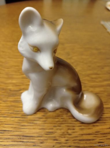 Лиса фарфор статуэтка