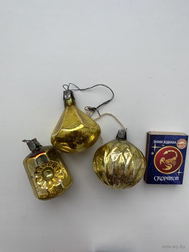 Лот елочных игрушек.