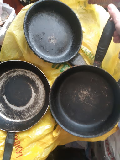 Сковороды 3 штуки