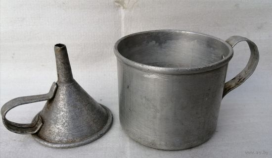 Алюминиевые кружка и мини воронка. Армейские?