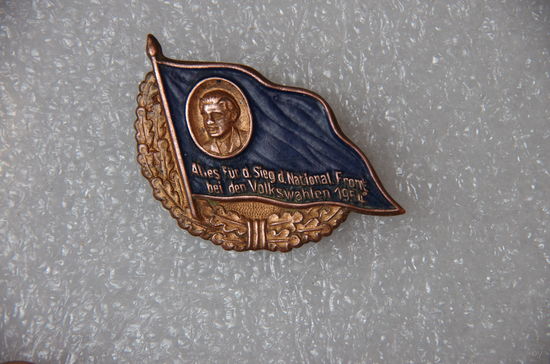 Знак  ( тяжелый ) ГДР