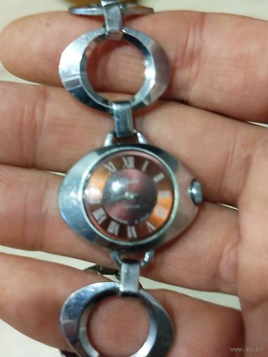 Красивые женские часы слава