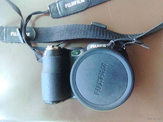 Фотоаппарат Fujifilm + кофр Acropolis + шнуры + 4 аккумулятора АА
