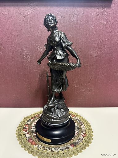 Бронзовая статуэтка Сеятельница, клеймо, Европа, много лотов с рубля