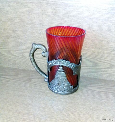 Кружка сувенирная "Москва. Кремль: Царь-пушка. Царь-колокол". Московский машиностроительный завод "Авангард" Z ММЗ Авангард, цветное рубиновое красное стекло Дятьковский хрустальный завод. Цена за шт.