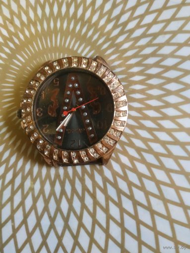 Часы наручные . В ремонт,коллекцию,на запчасти. Состояние на скане.