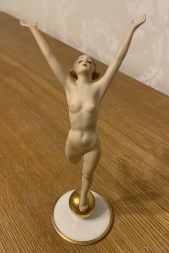 Hutschenreuther Art Deco Sonnenkind (Дитя солнца), созданная Карлом Туттером (Karl Tutter)