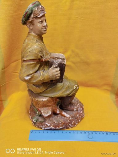 Статуэтка Гармонист Василий Теркин гипсовая скульптура СССР изготовлена в конце 1950 годов на Кунгурском гипсовом заводе самая привлекательная цена трёхдневный аукцион