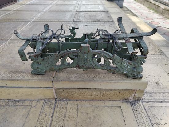 Весы старинные Грифоны