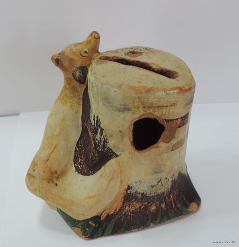 Статуэтка - копилка "Лиса около пня" 30-е годы. Высота 9 см. Керамика.