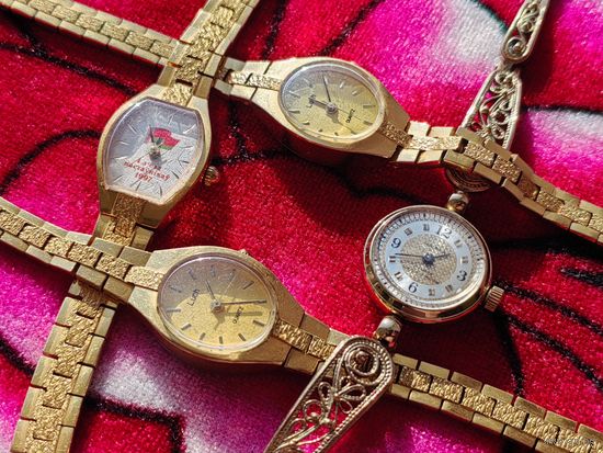 Лот женских наручных часов Luch, Чайка, Луч, трое похожи на позолоту, двое с клеймами "Au" и "Т". Торг.
