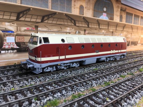Локомотив BR119 060-2 PIKO. Масштаб НО 1:87.