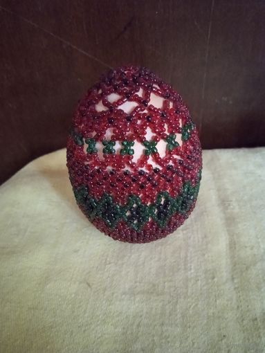 Яйцо пасхальное,украшенное бисером