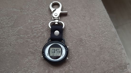 Часы-брелок