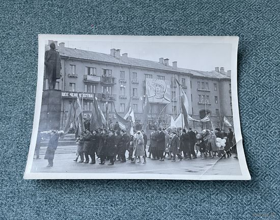 Баранавічы Барановичи БССР / парад на плошчы да дня касманаўтыкі