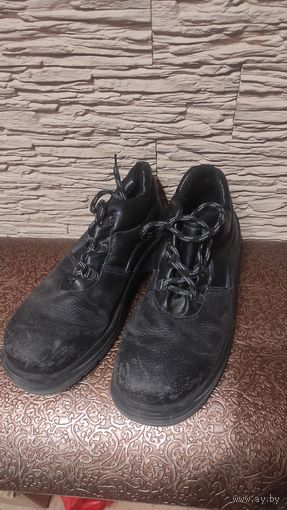 Рабочие ботинки Легпромразвитие на 40-41 размер. По стельке 27,7 см. Кожа, усилены носки, shock absorber. Не ношены.