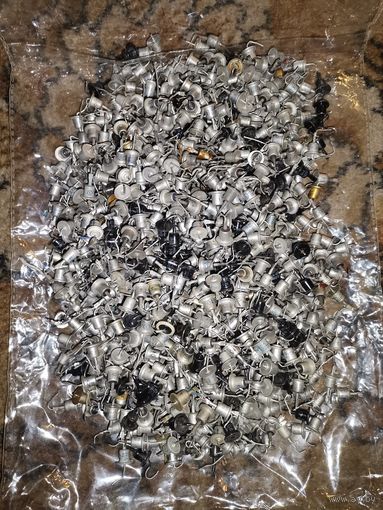 Радиодетали. Диоды СССР Д226. 1000 штук. Вес 1.45кг.