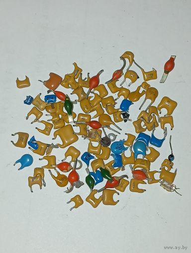 Конденсаторы не магнит