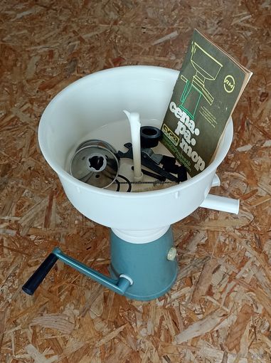 Сепаратор молока сливкоотделитель Пензмаш 1987 г.