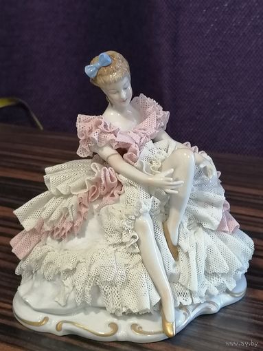 Фарфоровая статуэтка. Кружевной фарфор. Германия.