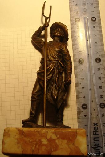 БРОНЗОВАЯ СТАТУЭТКА  c подписью мастера Австрия