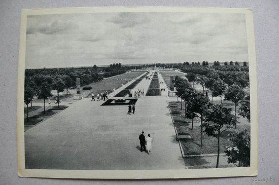 Уткин Б.(фото), Ленинград. Пискаревское кладбище; 1965, чистая.
