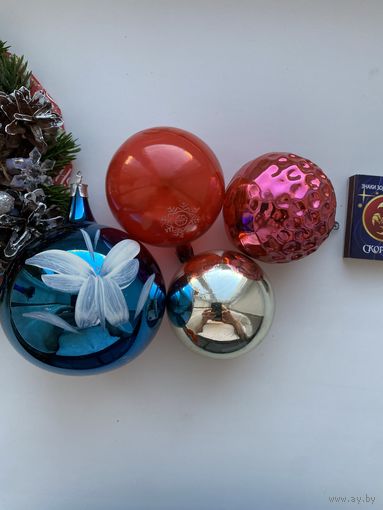 Лот елочных игрушек.