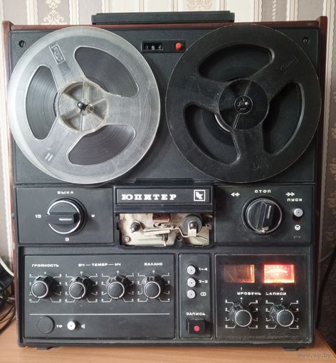 Катушечный магнитофон Юпитер 203 с бобинами.