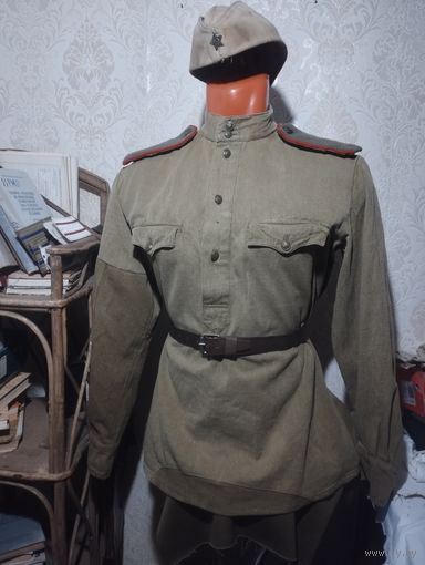 Гимнастерка и галифе в комплекте.