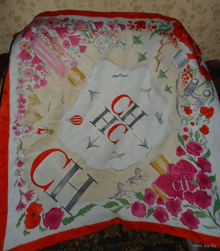 Платок . Carolina Herrera 85*89
