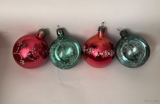 Елочные игрушки шар СССР цена за все К.15