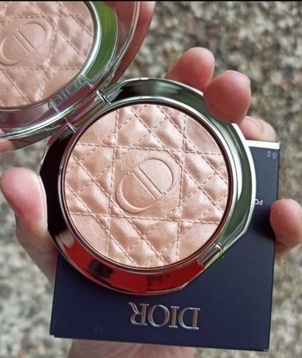 Хайлайтер Dior Forever Glow Luminizer 6 gr в оттенке 02 Gold Halo
