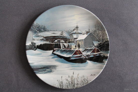 Тарелка коллекционная настенная [Wedgwood, Скованные льдом, Bradex #26-W90-53.5] D=20см.