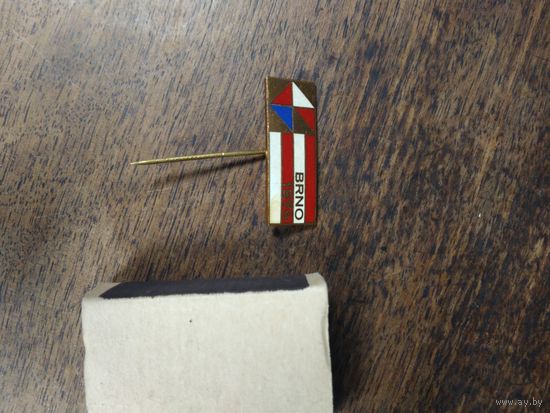 ЗНАЧОК BRNO 1974 ГОД , ЧССР, ЛАТУНЬ.
