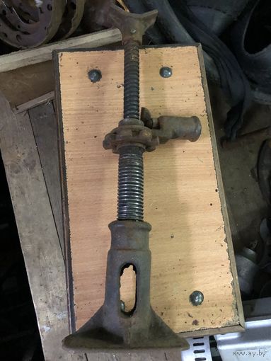 Домкрат винтовой 2 т.  УАЗ, ГАЗ 67-69 СССР