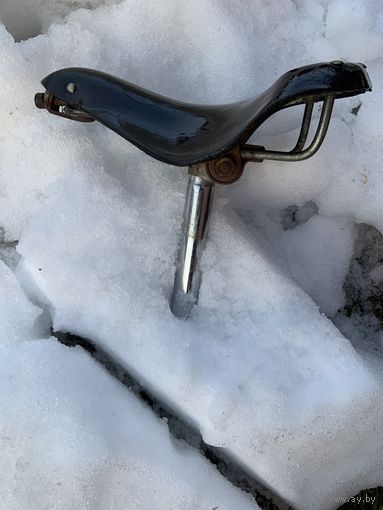 Оригинальное древнее седло для ХВЗ. Из толстенной натур. кожи, с передним регулировочным болтом натяжения!