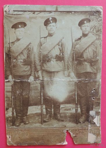 Фото кабинет-портрет "Солдаты РИ с винтовками", до 1917 г.