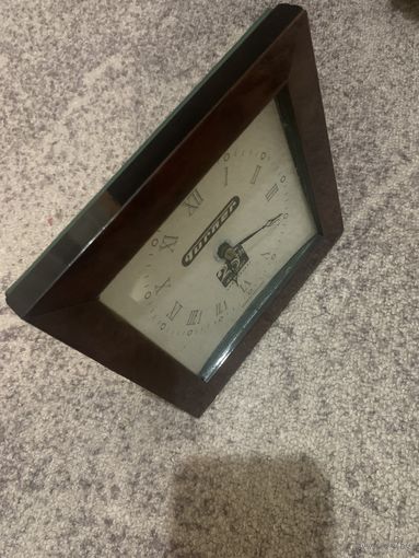 Часы настольные электронные