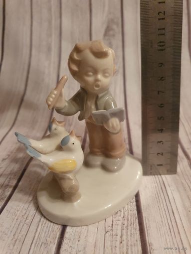 Фарфор мальчик и птички