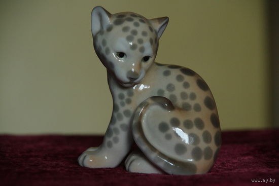 Статуэтка фарфоровая  " Леопард "  ЛФЗ  ( целая )