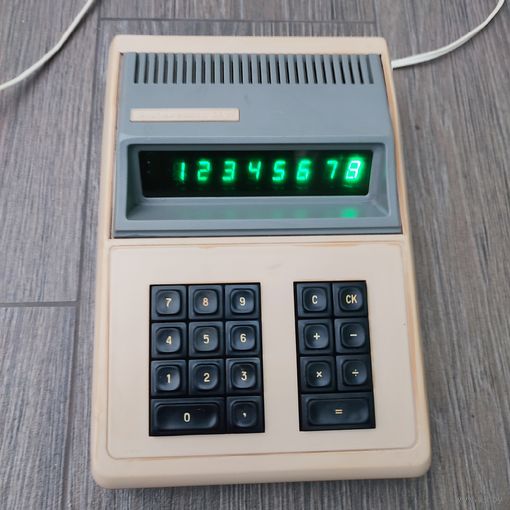 Калькулятор "Электроника Б3.02", май 1978 года выпуска. Рабочий.