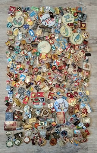 Значки. Свыше 300 штук. С рубля, без минимальной цены.