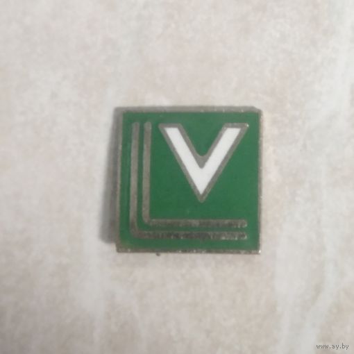 Значок. Тяжёлый металл, горячие эмали. Япония? (Без атрибуции)