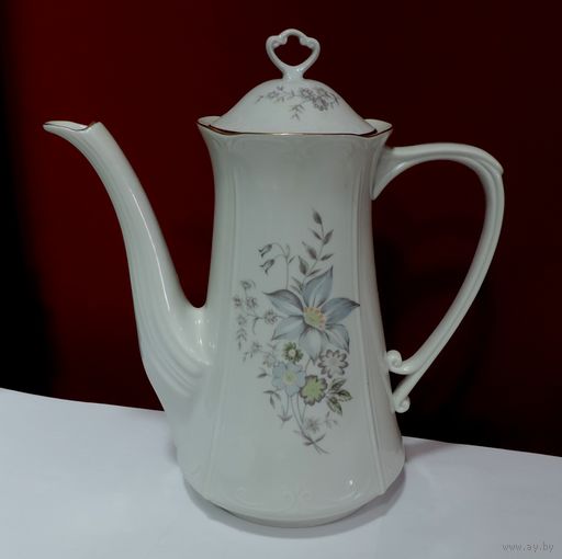 Кофейник фарфоровый 60-70-е годы Польша. Высота 25 см.