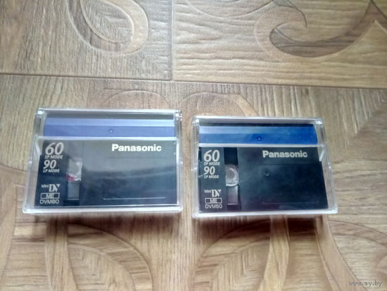 Кассета для видеокамеры формата miniDV.